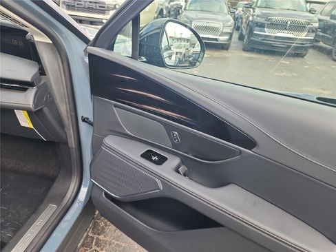 New 2026 Lincoln Nautilus Premier image 23