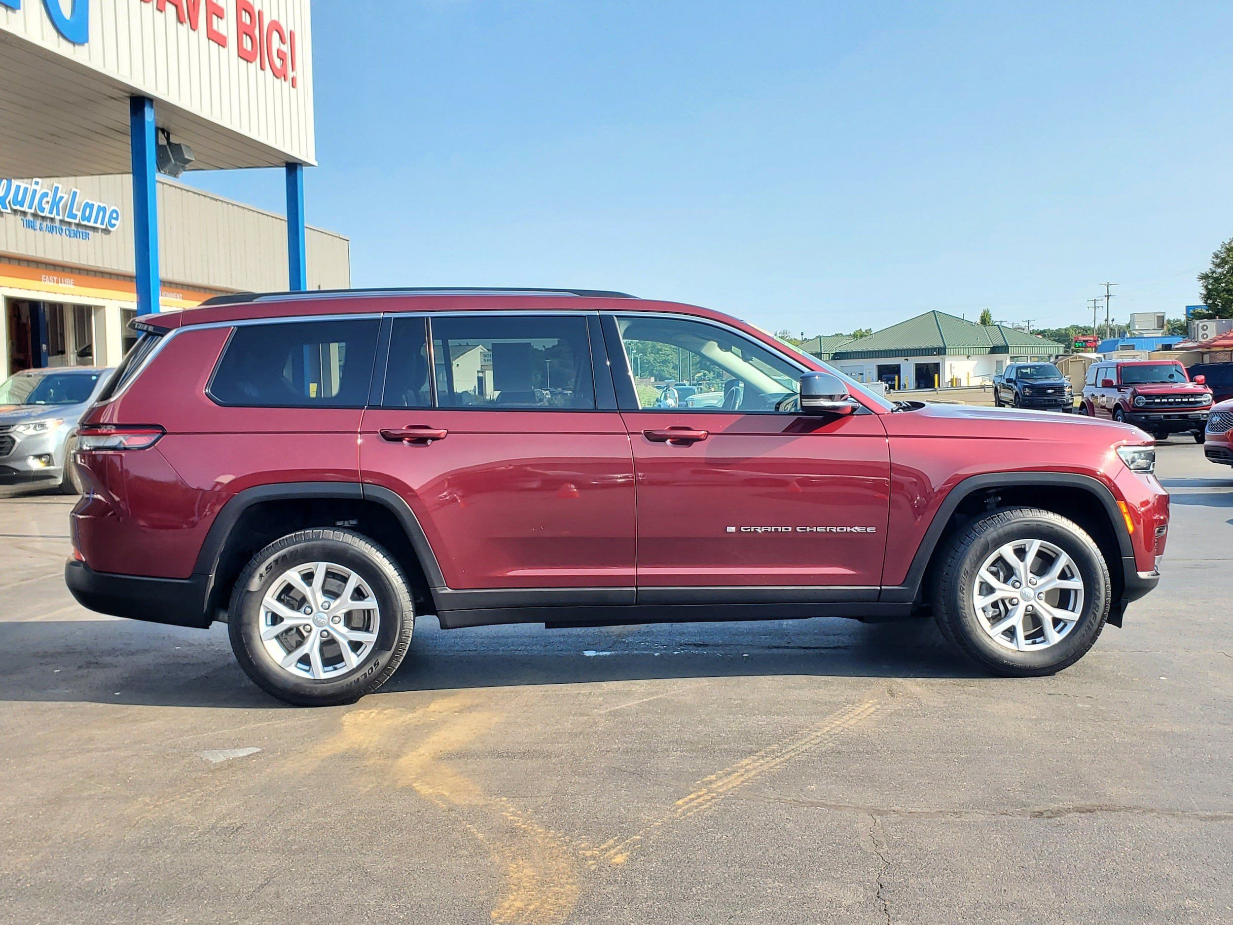 Used 2021 Jeep Grand Cherokee L Limited AWD/4WD image 5
