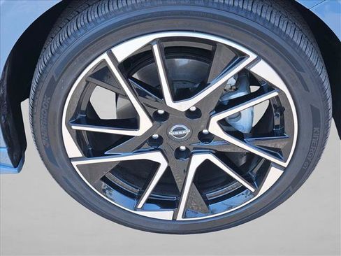 Used 2025 Nissan Sentra SR FWD image 23