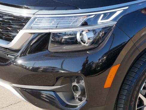 Certified 2023 Kia Seltos EX image 16