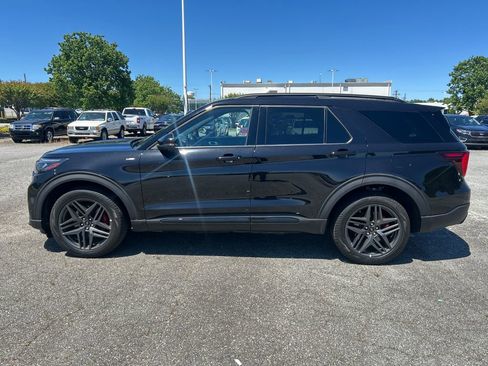 Used 2025 Ford Explorer ST-Line w/ ST-Line Street Pack AWD/4WD image 2