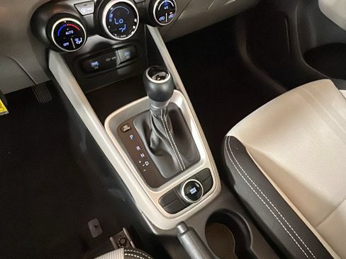 Certified 2023 Hyundai Venue SEL FWD image 25