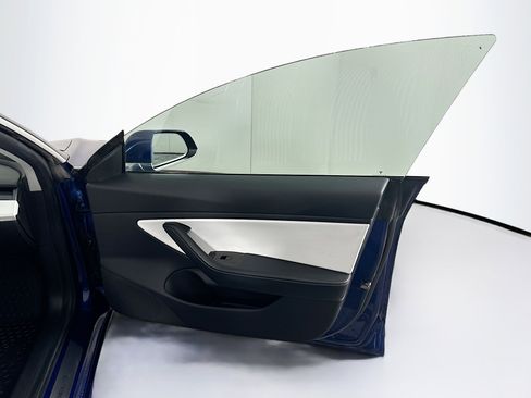 Used 2019 Tesla Model 3 Standard Range Plus image 29