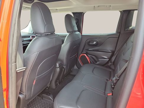 Used 2016 Jeep Renegade Trailhawk w/ Premium Trailhawk Package AWD/4WD image 9