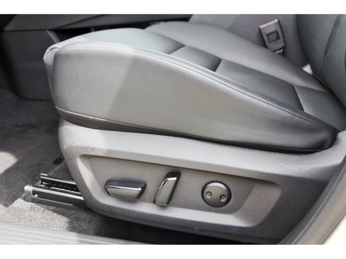 Certified 2025 Nissan Rogue SV w/ SV Premium Package FWD image 29