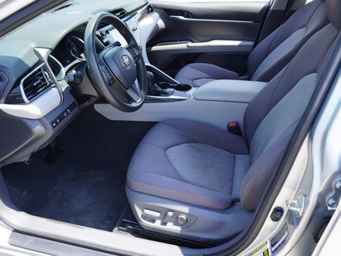 Used 2020 Toyota Camry LE FWD image 13