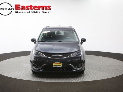 Used 2020 Chrysler Pacifica Touring-L FWD image 54