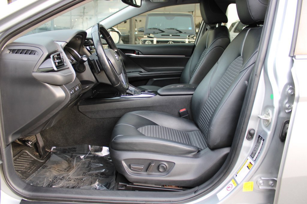 Used 2019 Toyota Camry SE w/ Convenience Package FWD image 9