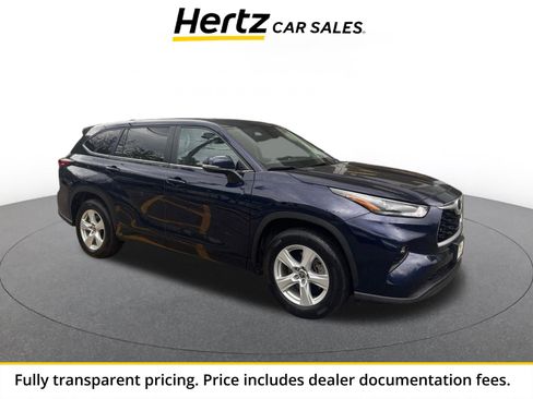 Used 2025 Toyota Highlander LE FWD image 1