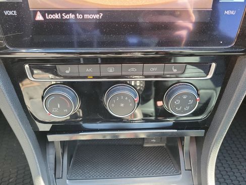 Used 2019 Volkswagen GTI SE image 32