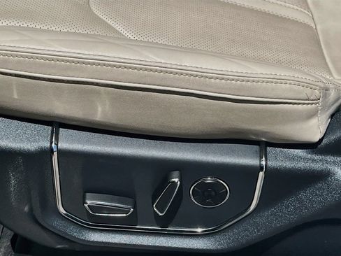 Used 2024 Ford Expedition Platinum RWD image 20