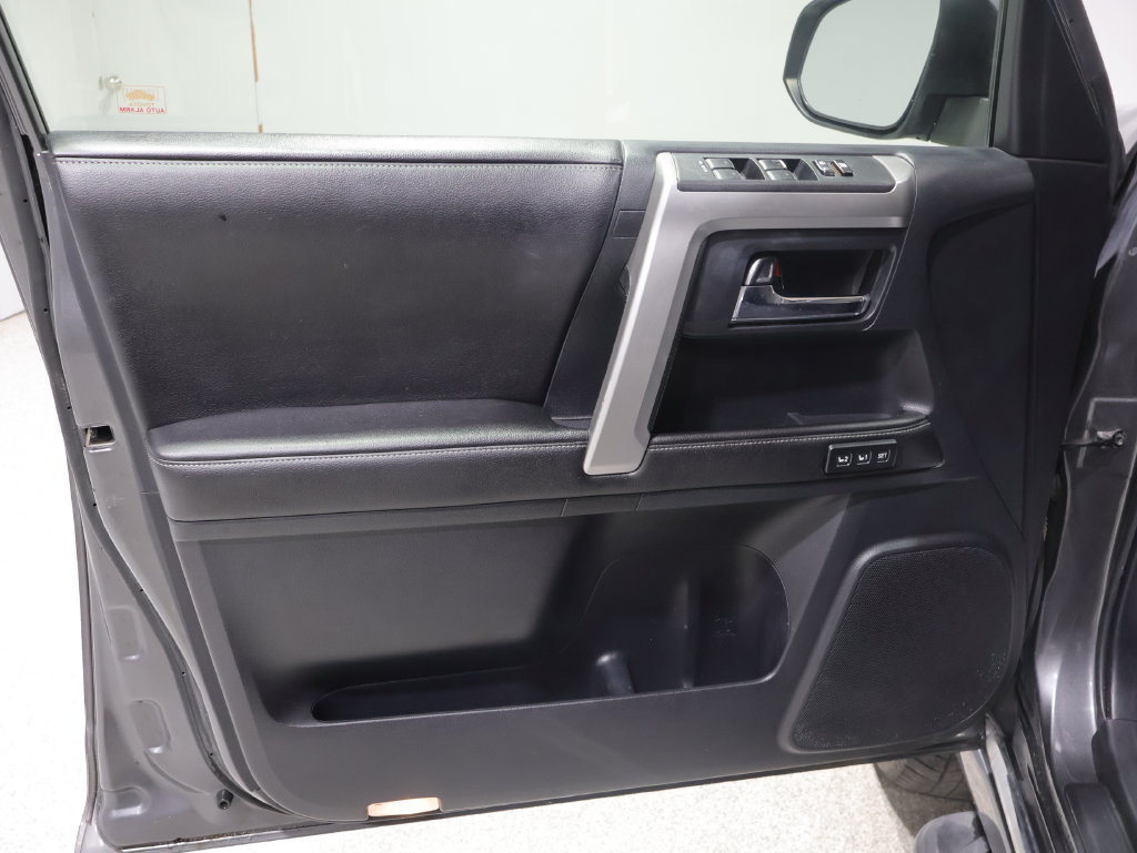Used 2015 Toyota 4Runner Limited AWD/4WD image 13