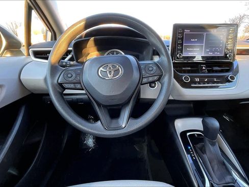 Used 2020 Toyota Corolla LE w/ LE Convenience Package image 5