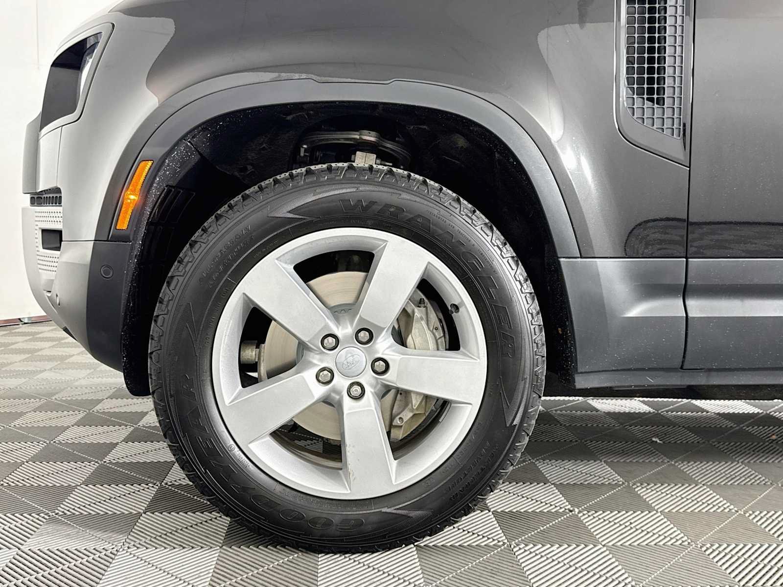 Certified 2024 Land Rover Defender 110 S AWD/4WD image 28