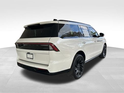 Used 2025 Lincoln Navigator Reserve w/ Jet Appearance Package image 4