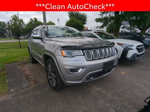 Used 2017 Jeep Grand Cherokee Overland w/ Jeep Active Safety Group AWD/4WD image 3