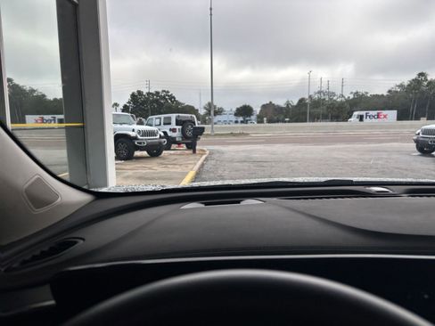 Used 2025 Buick Encore GX Preferred image 33