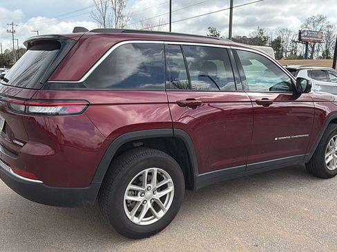 Used 2024 Jeep Grand Cherokee Laredo X AWD/4WD image 8