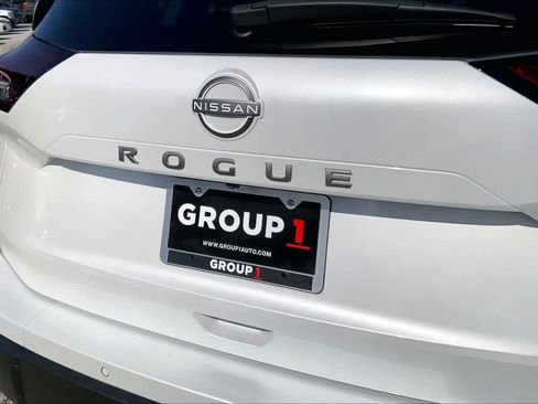 Used 2025 Nissan Rogue S FWD image 26