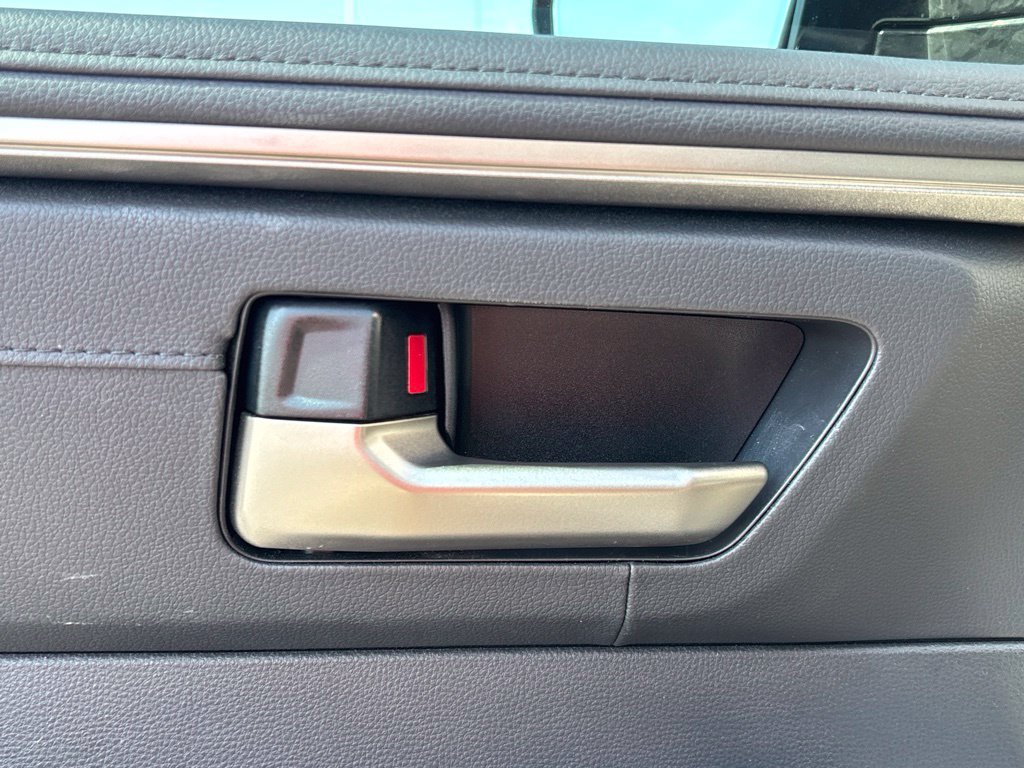 Used 2025 Toyota Tundra Limited AWD/4WD image 9