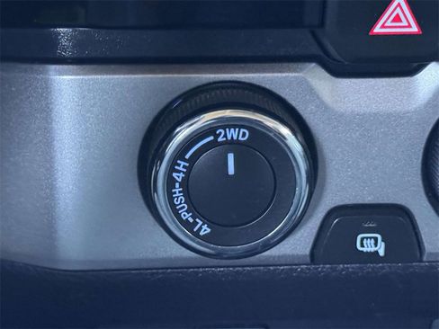 Used 2018 Toyota Tacoma SR w/ SR Convenience Package image 8