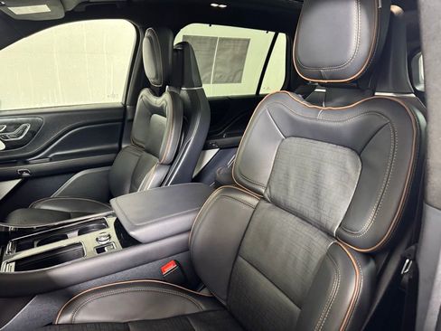 Certified 2025 Lincoln Aviator Black Label image 19