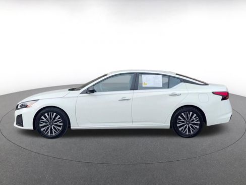 Used 2025 Nissan Altima 2.5 SV image 9