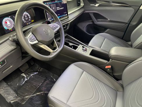 New 2026 Volkswagen Tiguan SE AWD/4WD image 9