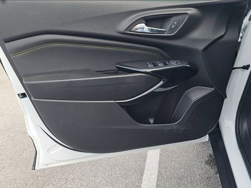 Used 2025 Chevrolet Trax LT w/ Driver Confidence Package image 13