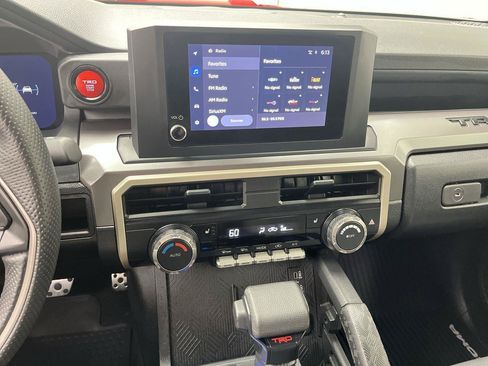 Used 2025 Toyota Tacoma TRD Sport AWD/4WD image 17