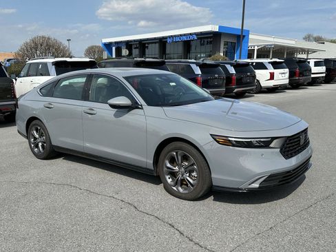 Used 2025 Honda Accord EX-L image 2