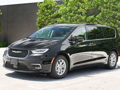 Used 2024 Chrysler Pacifica Touring-L
