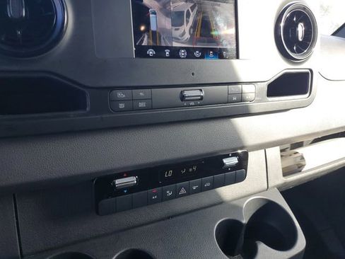 Used 2023 Mercedes-Benz Sprinter 2500 image 19