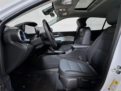 New 2026 Chevrolet Trax LT w/ Sunroof Package image 11