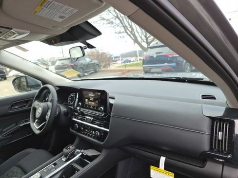 New 2025 Nissan Pathfinder SV w/ SV Premium Package image 12