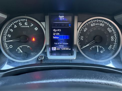 Used 2018 Toyota Tacoma Limited image 25