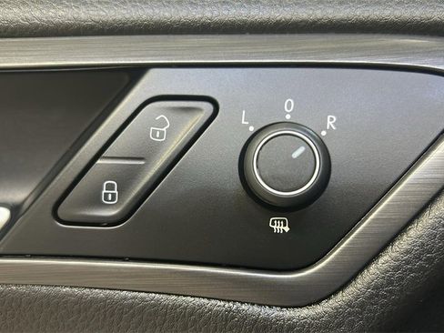 Used 2019 Volkswagen e-Golf SE w/ Driver Assistance Package image 29