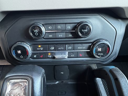 Used 2023 Ford Bronco Wildtrak image 27