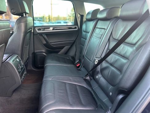 Used 2013 Volkswagen Touareg Sport image 18