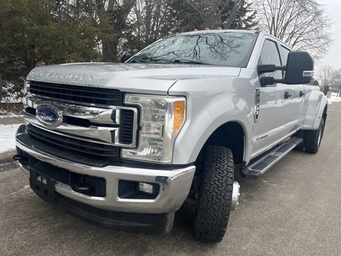 Used 2017 Ford F350 XLT w/ XLT Value Package AWD/4WD image 3