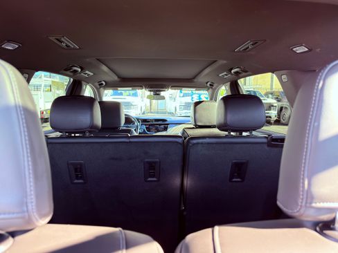 Used 2024 Cadillac XT6 Premium Luxury image 18