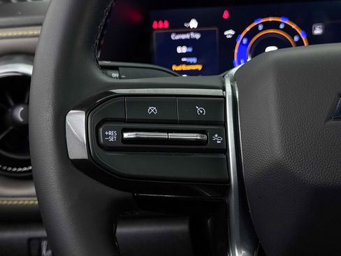 Used 2024 Chevrolet Colorado ZR2 w/ Technology Package image 34