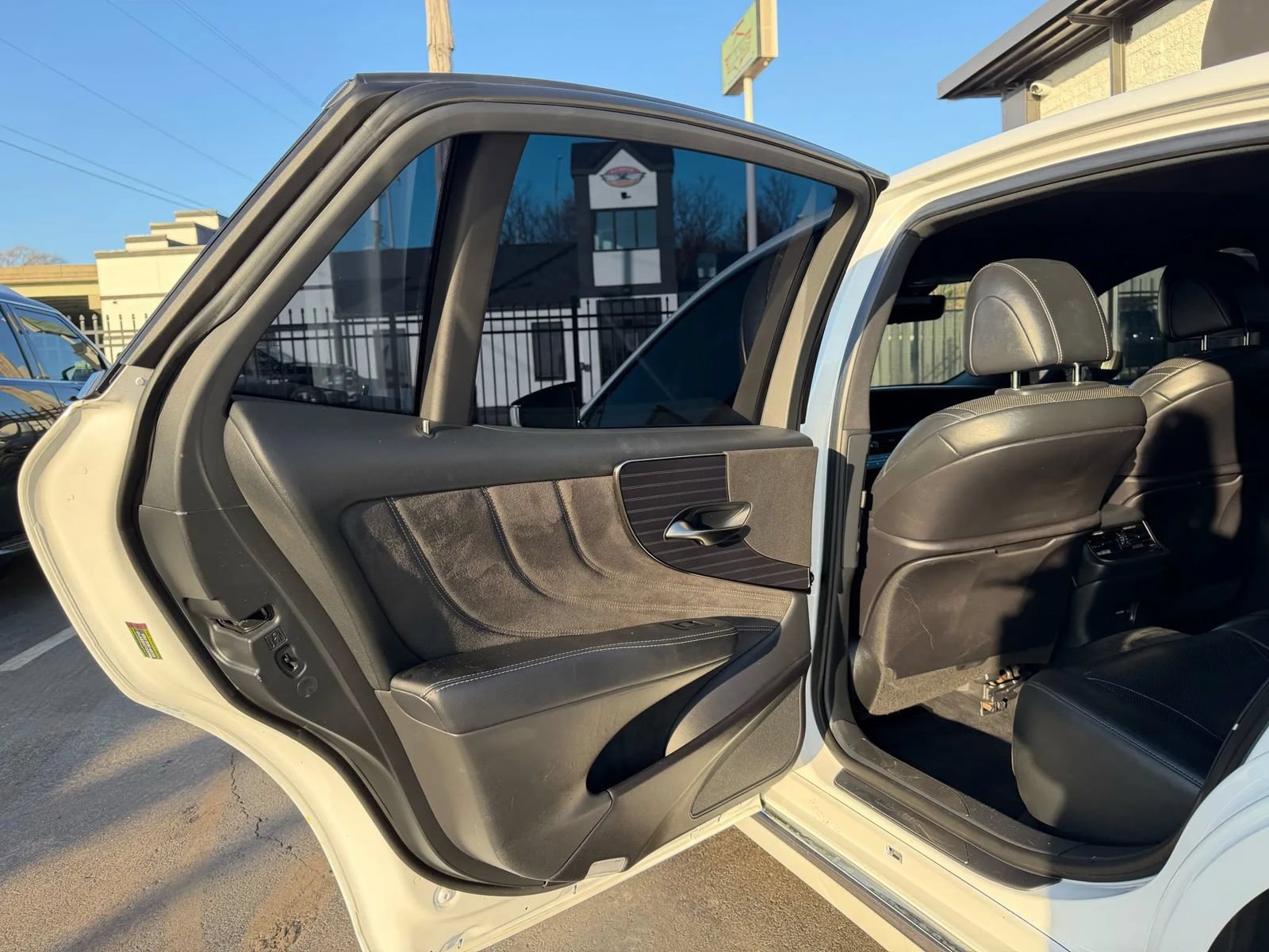 Used 2018 Lexus LS 500 AWD w/ Accessory Package (Z2) image 20
