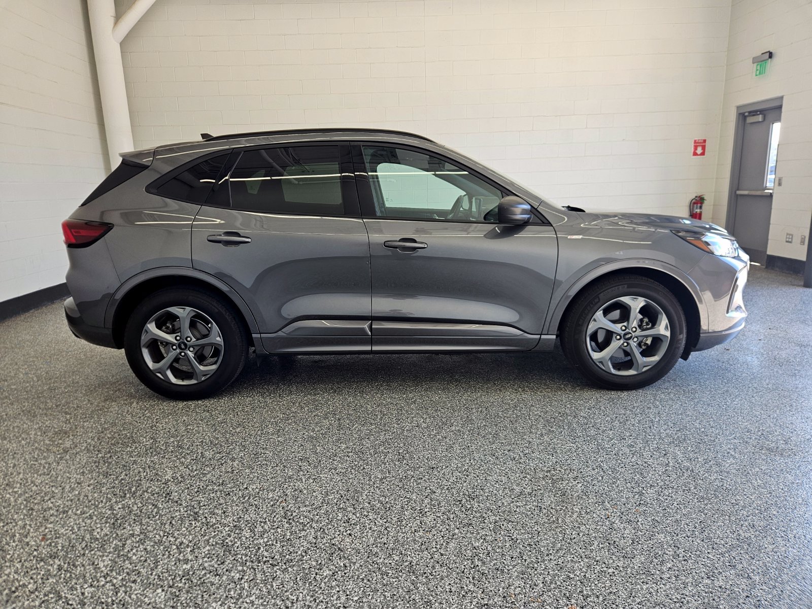 Used 2024 Ford Escape ST-Line w/ Tech Pack #1 FWD image 6
