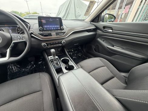 Used 2024 Nissan Altima 2.5 SV FWD image 15