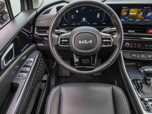 Used 2025 Kia Carnival SX Prestige FWD image 18