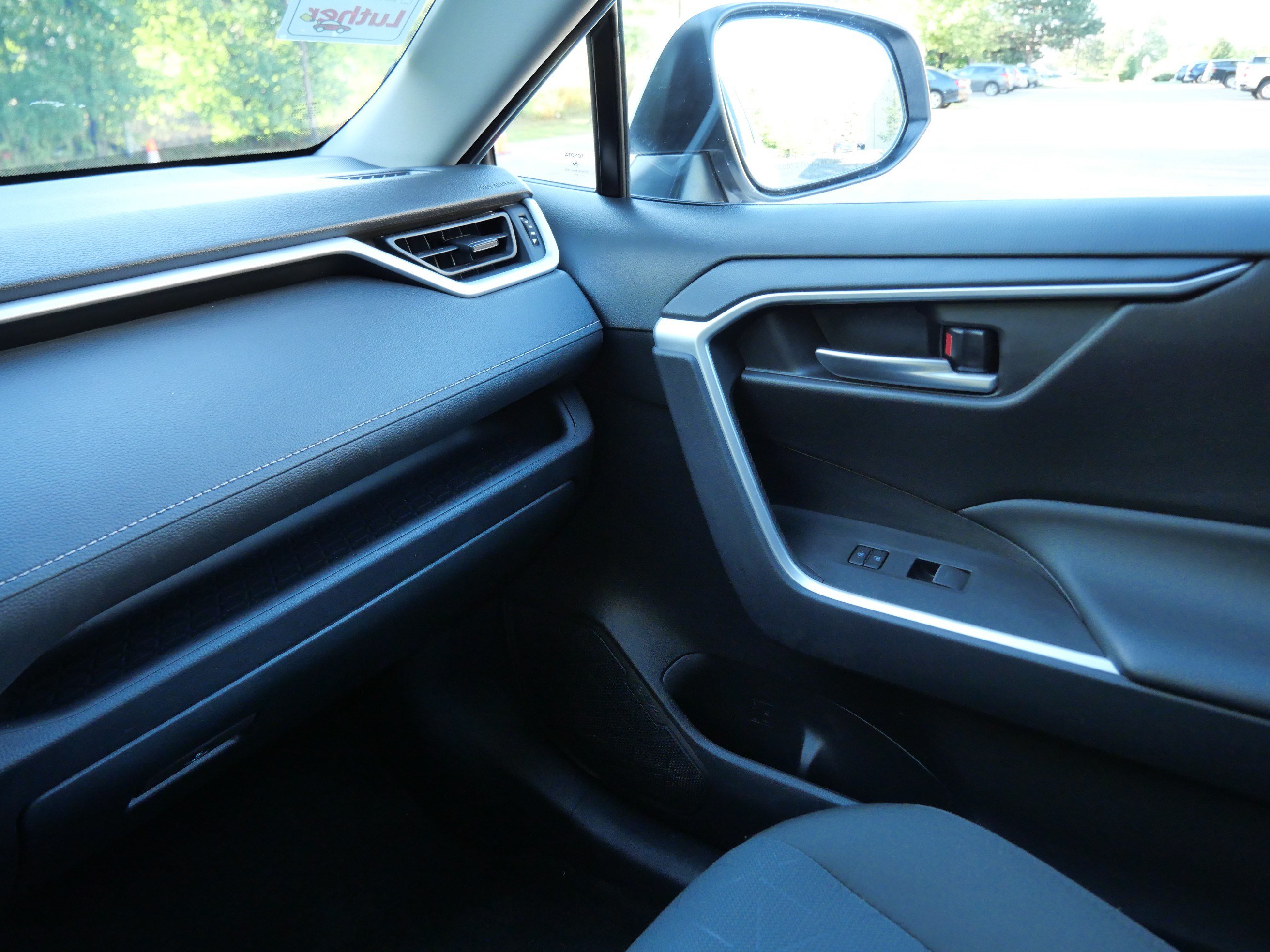 Certified 2025 Toyota RAV4 XLE AWD/4WD image 32