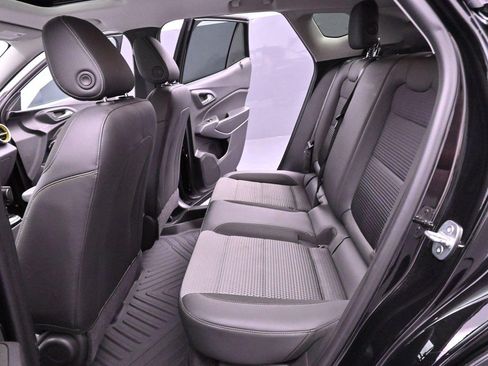 Used 2024 Chevrolet Trax LT w/ Sunroof Package FWD image 28