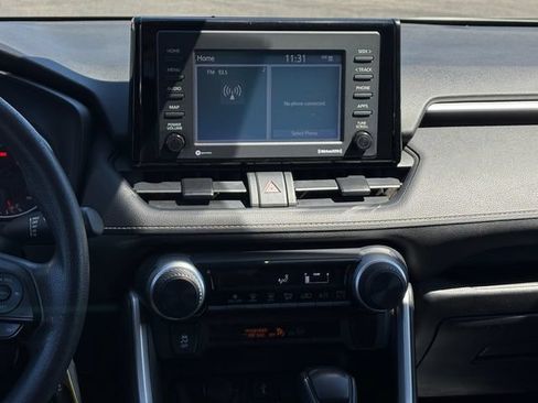 Used 2021 Toyota RAV4 LE w/ Carpet Mat Package (TMS) FWD image 18
