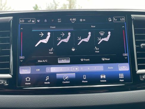 Used 2025 Chrysler Pacifica Select image 36